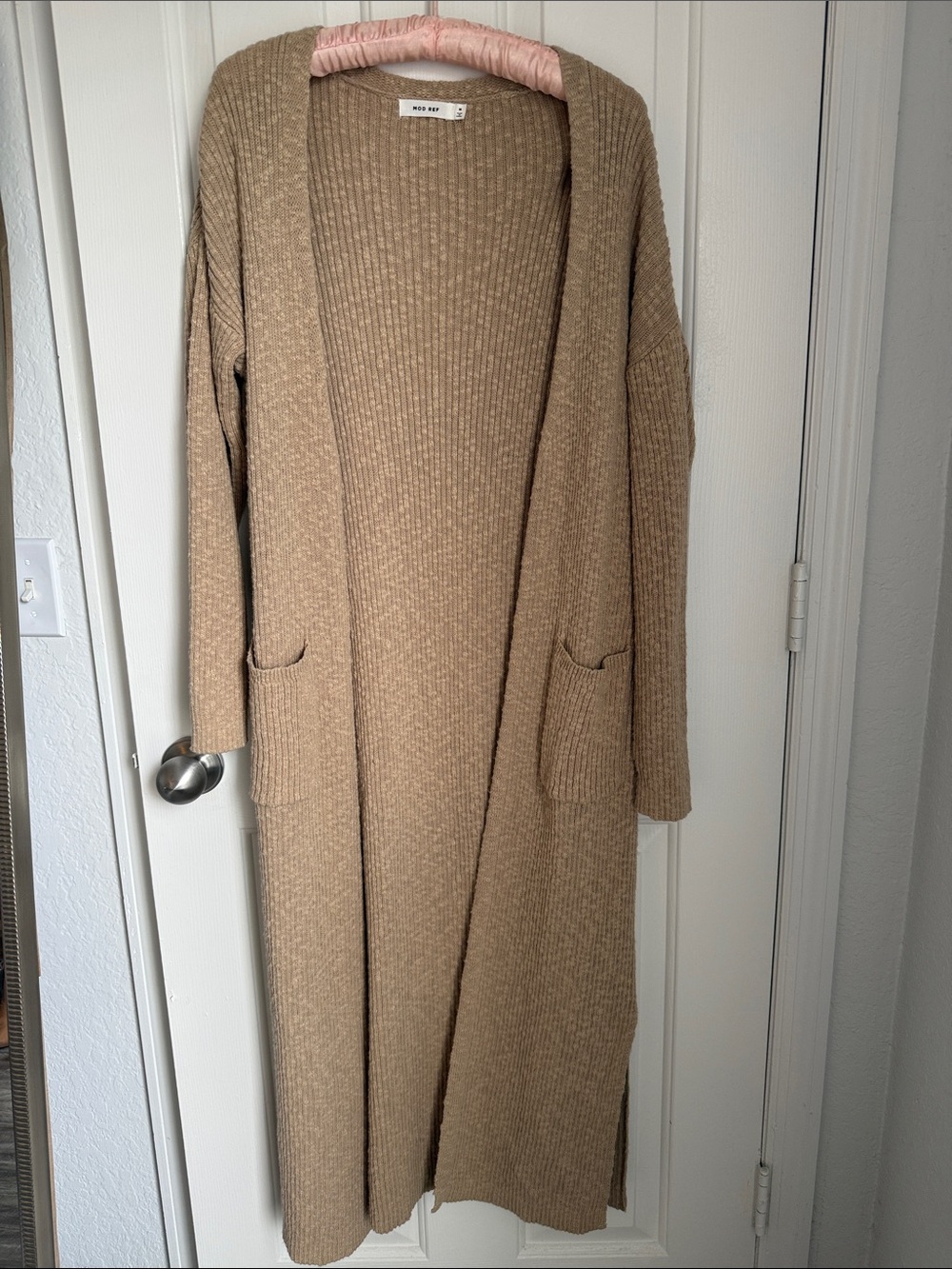 Mod Ref Long Open-Front Ribbed Cardigan in Camel